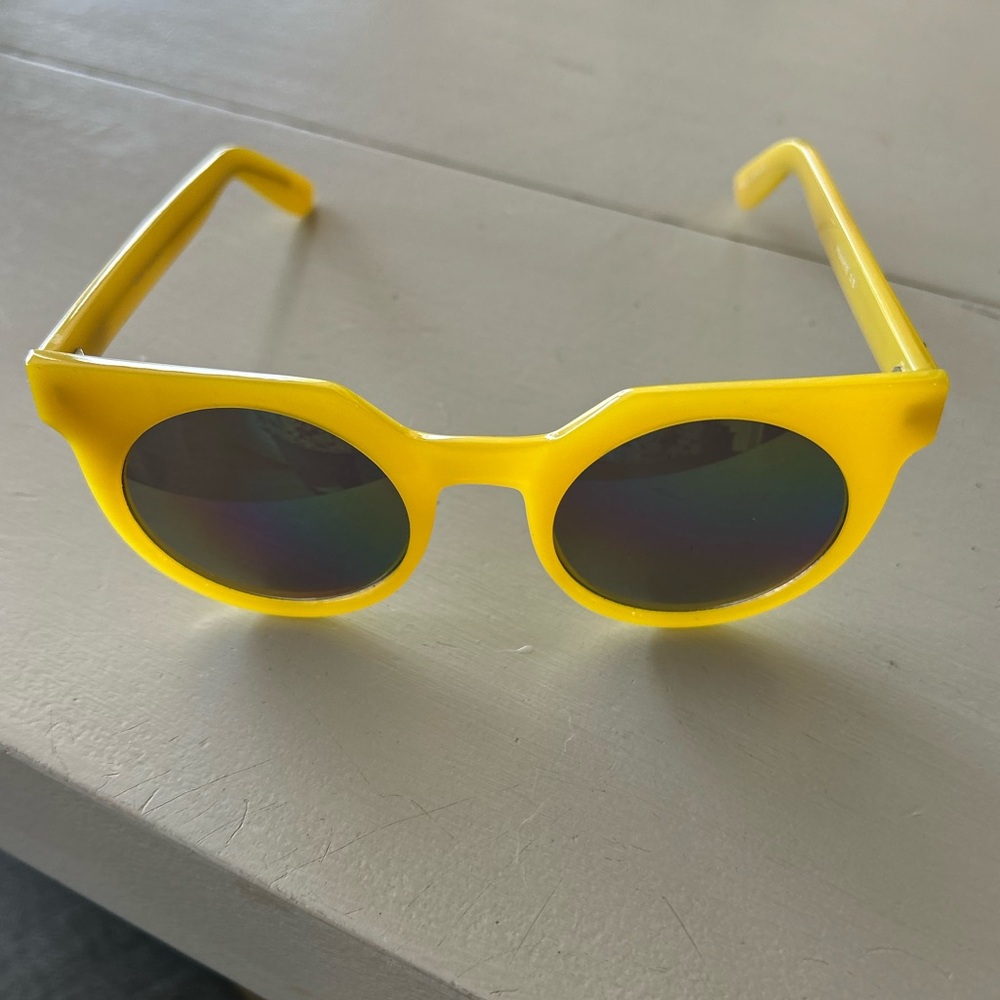 Quay Australia Yellow Frame Round Sunglasses Multicolor Lenses Frankie 3.3 NEW - Picture 2 of 16